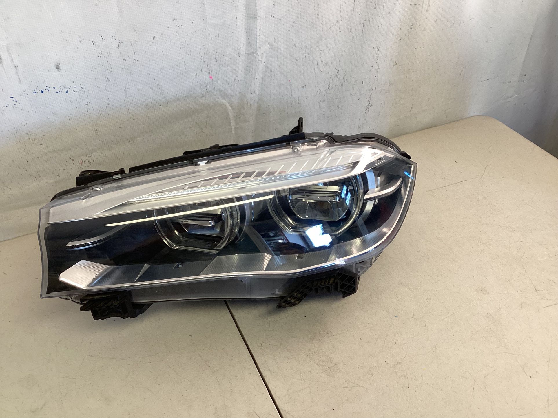 2016-2019 BMW X5 X6 G05 G06 F15 LED WITH ADAPTIVE HEADLIGHT LEFT SIDE DRIVER USED OEM
