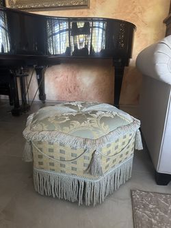 Small ottoman