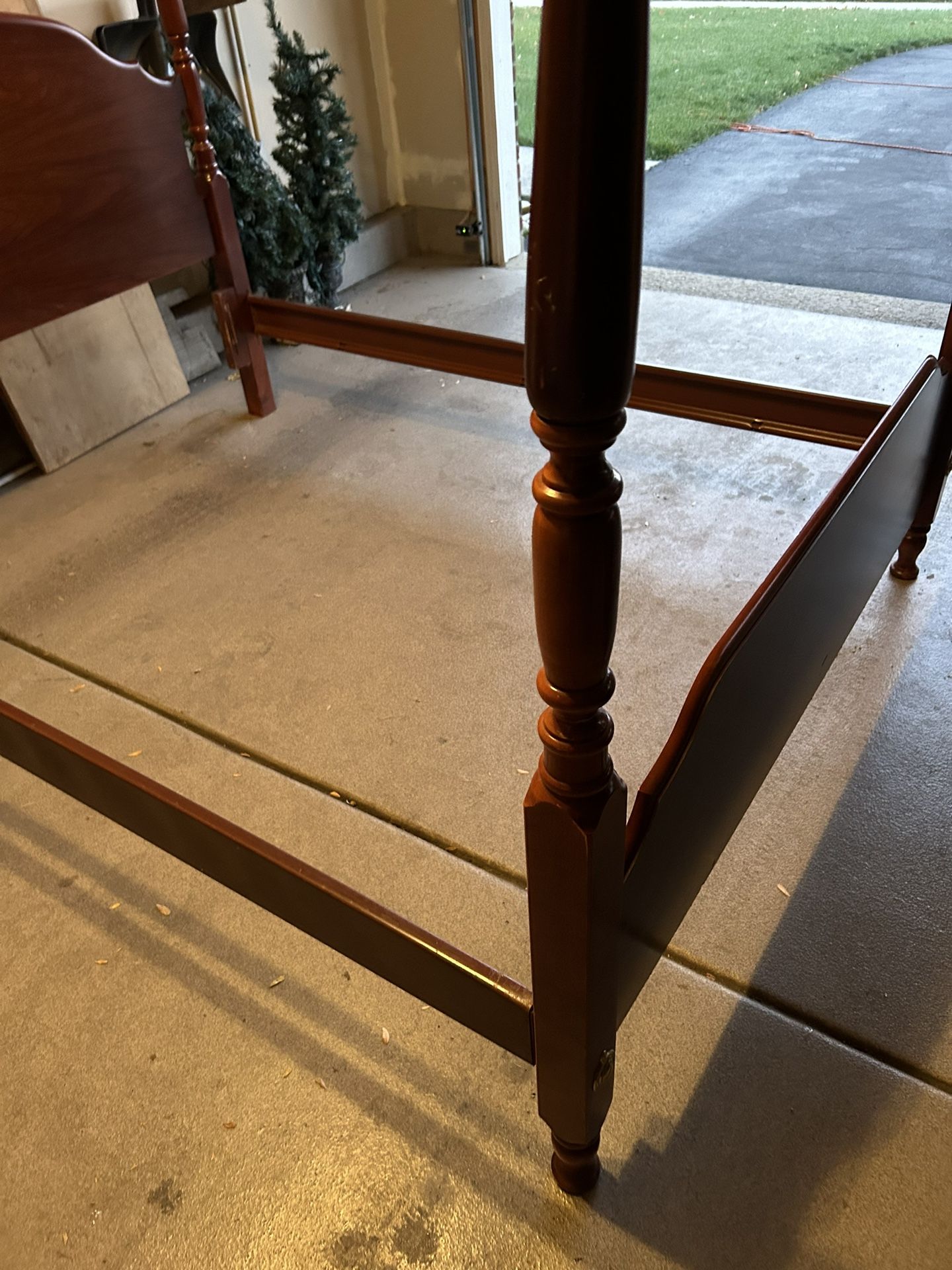 Broyhill Cherry Wood Four Poster Bed Made In The USA for Sale in Elgin