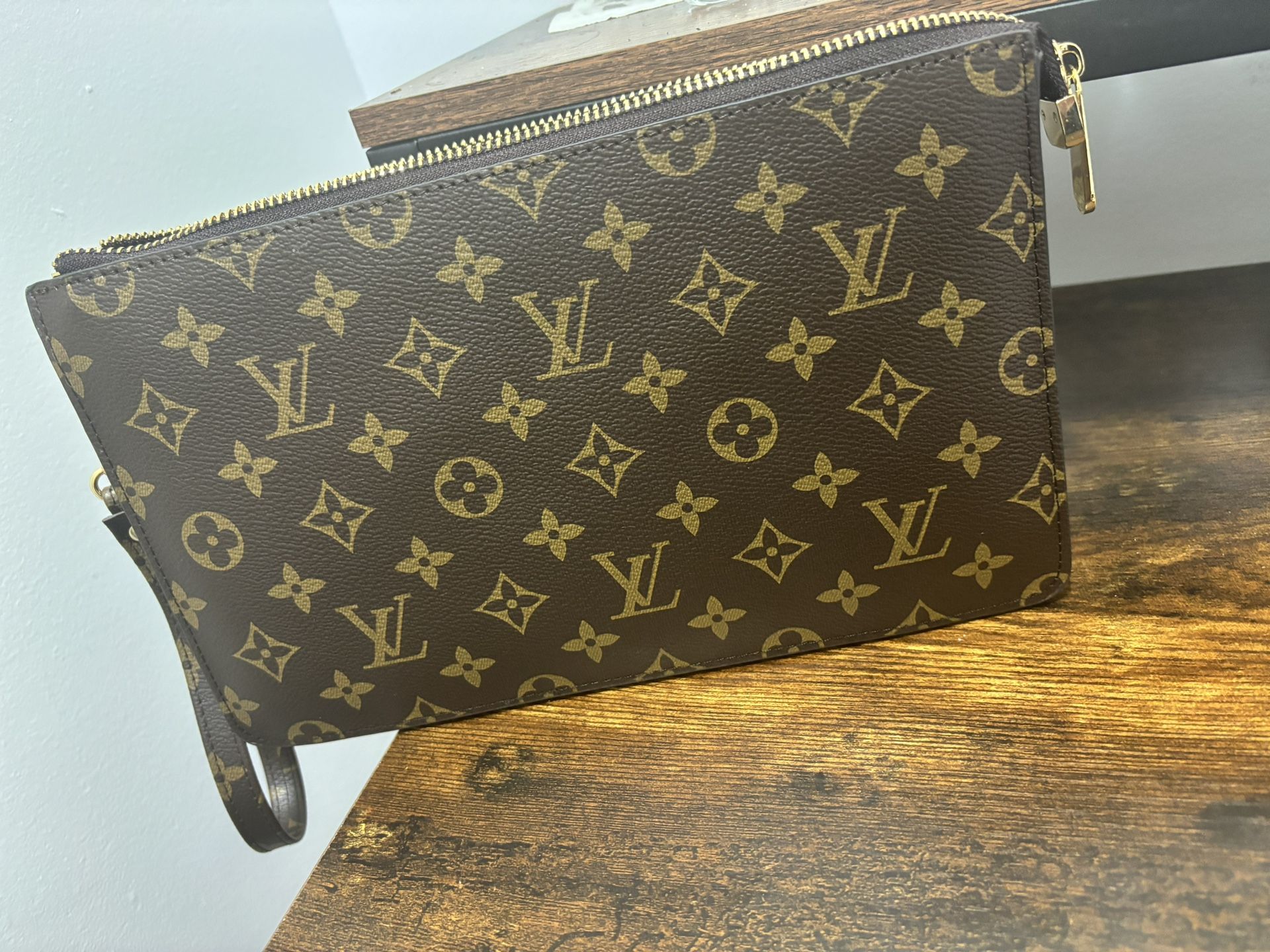 Wristlet holder