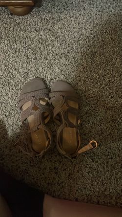 Women size 6 sandals