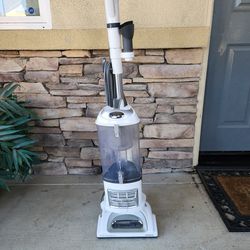 Shark Navigator Lift-Away Vacuum 