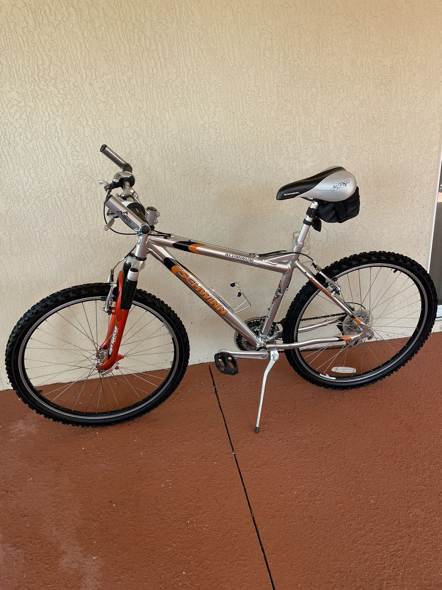 Schwinn 6061 21 Speed 26 Inch Aluminum Comp W/Trail Tuned Alloy Tubing 18” Frame