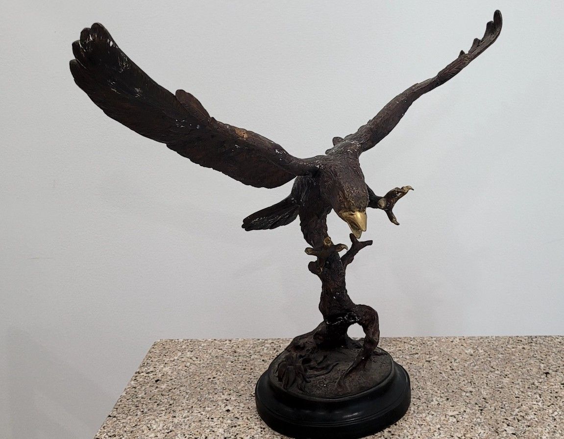 Old Eagle Sculpture 