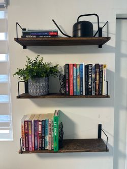 Floating book shelf