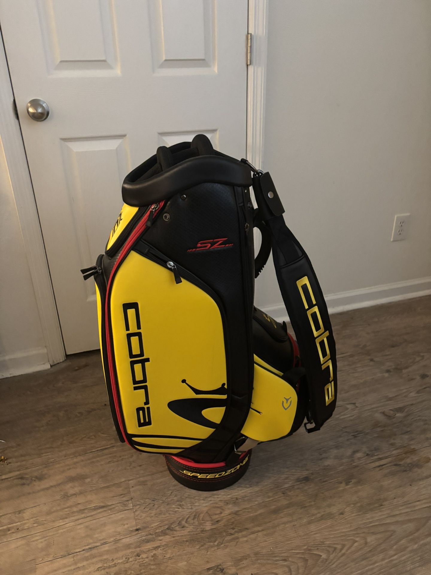 Cobra Speedzone Professional Staff Bag