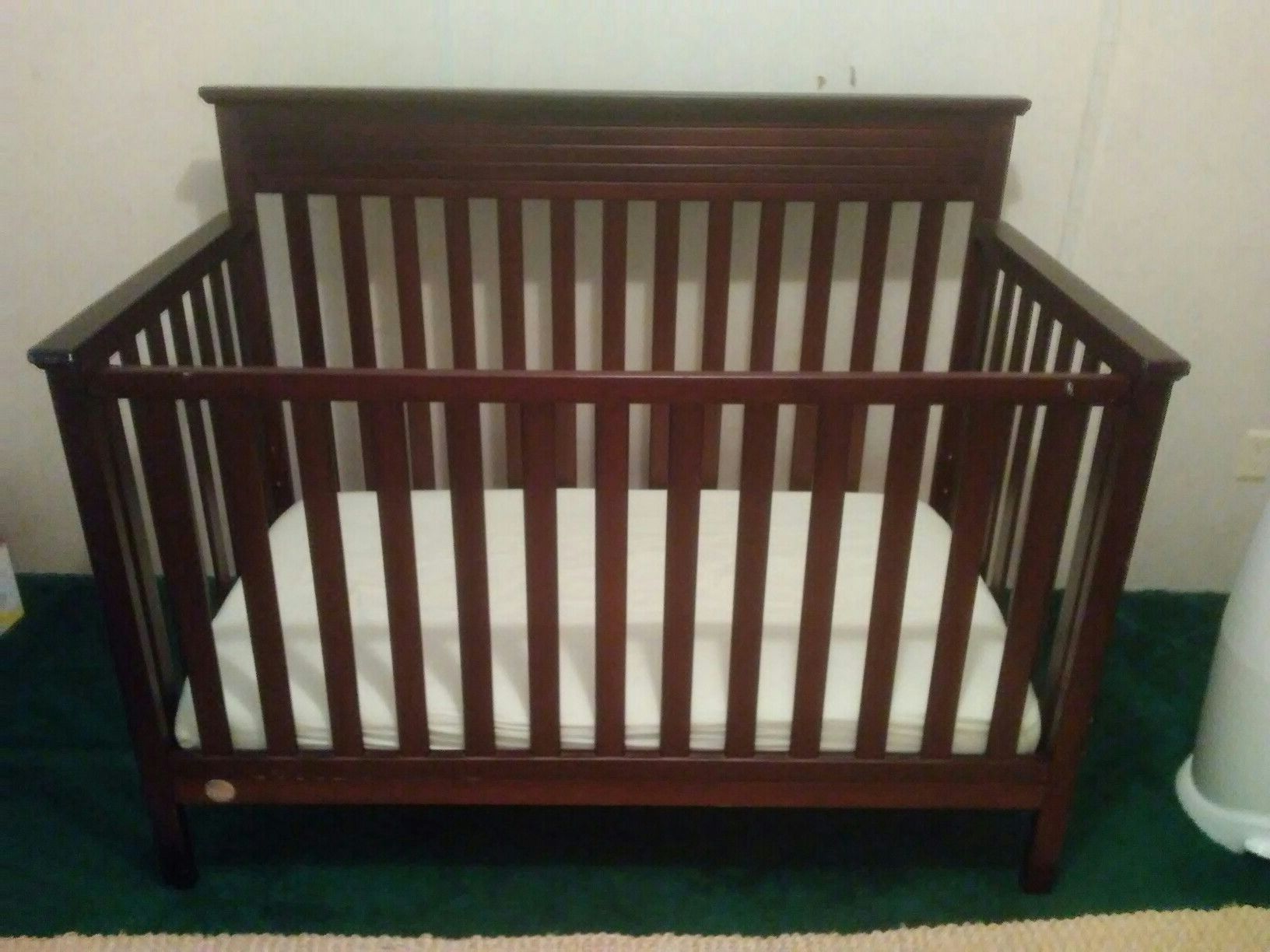 Crib / toddler bed / daybed- Fisher Price