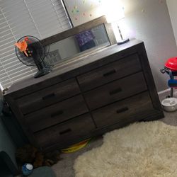dresser with mirror