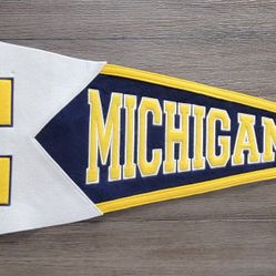 MICHIGAN WOLVERINES Wool Blend Pennant 17x40 Winning Streak Sports The Classic