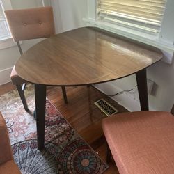 Bob’s Bettie Triangle Dining Table (Small Round Stain)