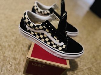 Size 8/2 vans pretty much brand new !! Get it wile u can !!!!