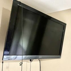 40” TV  And It’s Wall Mount & Chromecast Google-