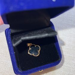 neckless gold , no chain