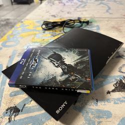 Blu Ray Wi-Fi / Disc Player + The Dark Knight (Blu Ray)