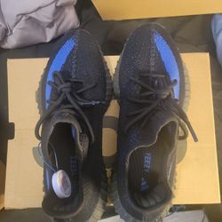 Yeezy 350 V2 Dazzling Blue