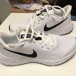 Brand New Nikes Shoes Size 8.5 Women 