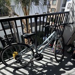 Retrospec woman’s bike plus pump and helmet