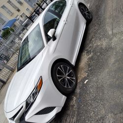 2020 Toyota Camry SE Super Low Miles...