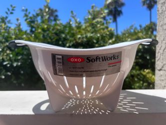 Brand New OXO SoftWorks 3-Quart Colander / Strainer