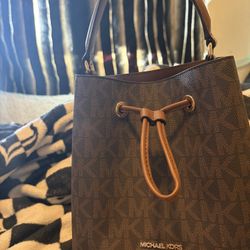 Michael Kors Bucket Bag