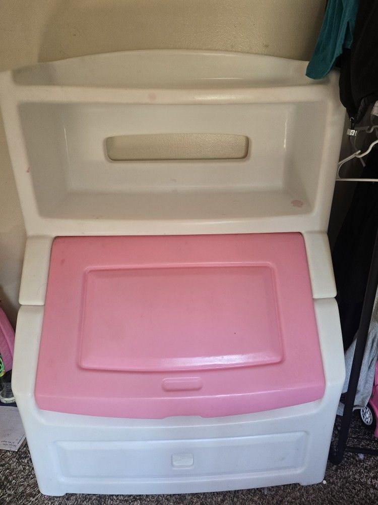 Girls Toy Lot And Toy Chest