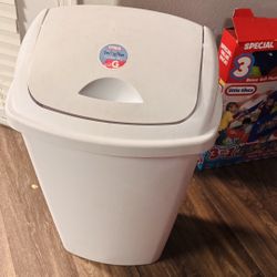 13 Gallon Trash Can With Swing Top