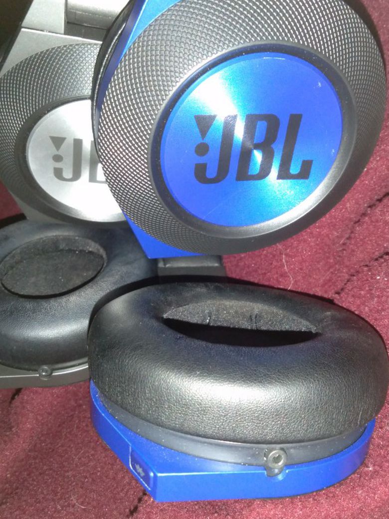 2 Pair JBL E50 Bt Headphones. Wireless Bluetooth