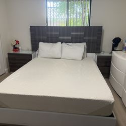 Bedroom Set / Queen Mattress