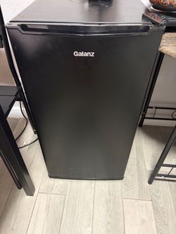 Galanz Black Compact Mini Fridge