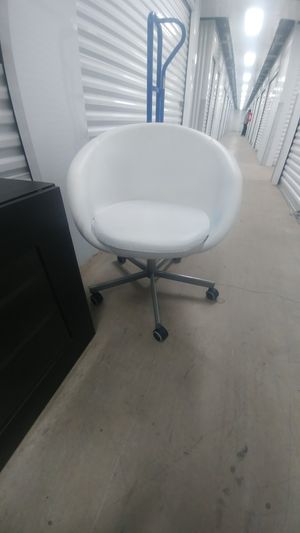 New And Used Chairs For In Olympia Wa Offerup White Swivel Chair For In Gig Harbor Wa