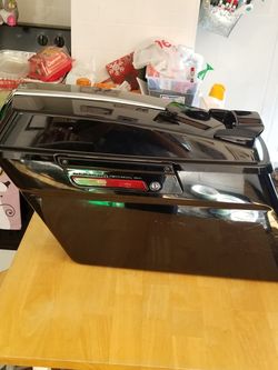 2009 street glide bags with lights battle worn but not bad