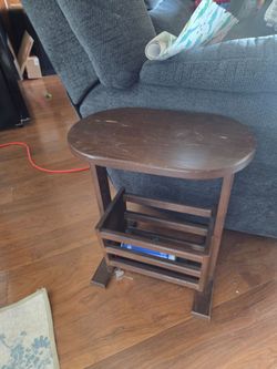 Set of 2 End Tables
