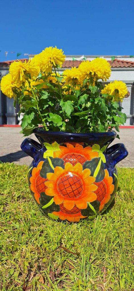 💥20 % Off💥🪴laege Talavera Planter 💥🪴tel 562 348-2841 Shipping Available
