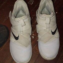 Boys Labron Soldier 12 Size 6