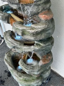 Large outdoor water fountain LED