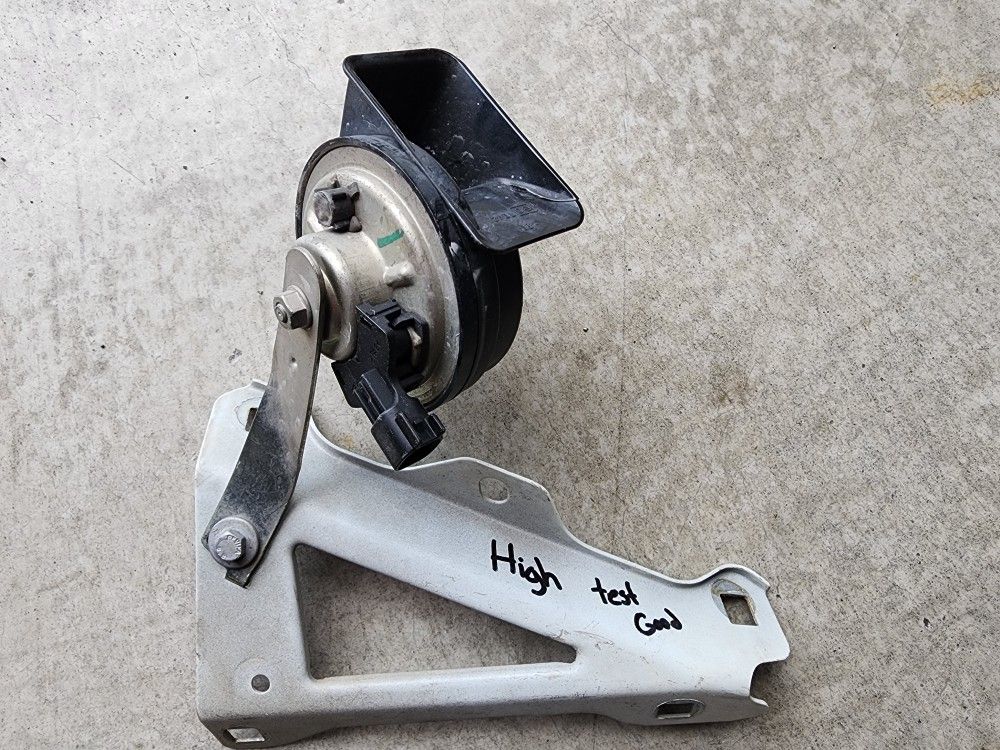 OEM Jeep Renegade Right Front Fender Bracket + Horn