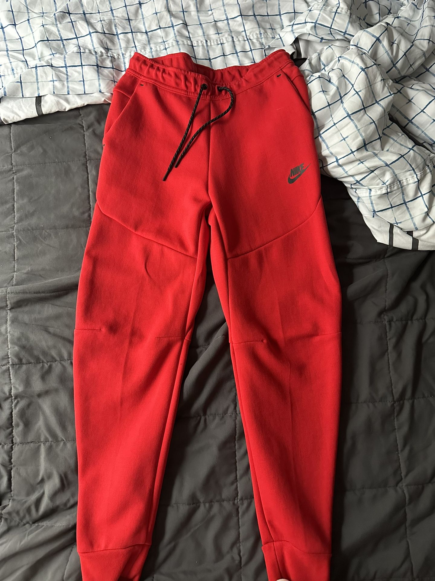 RED NIKE TECH JOGGERS