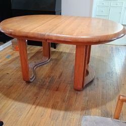 Beautiful Solid Oak Table