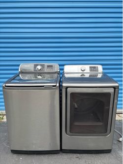 Samsung extra-large capacity electric washer and dryer in platinum