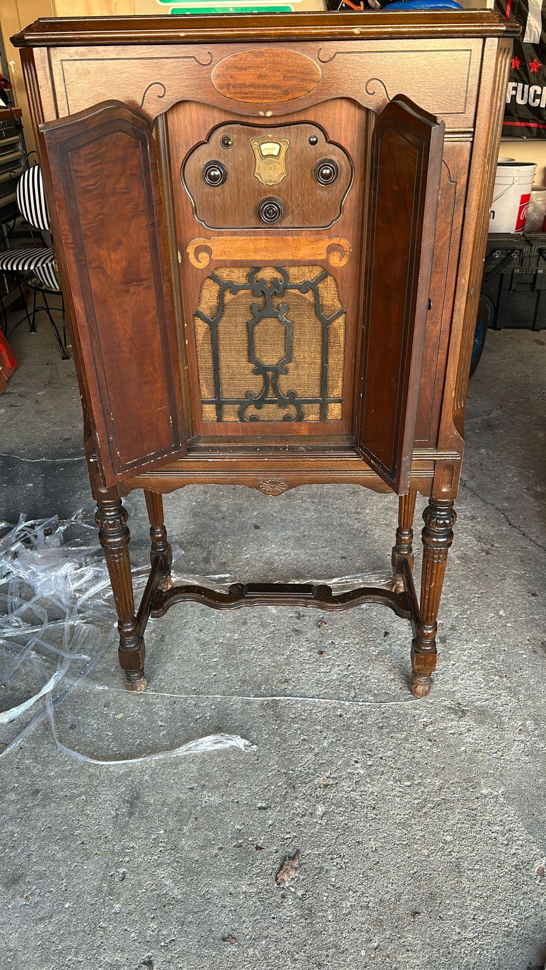 Antique Atwater Kent 60 cycles Tube Radio Wood Cabinet