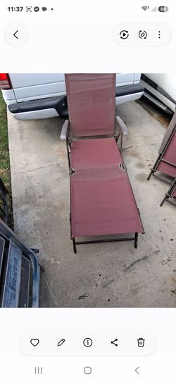 4  Chaise loungers