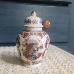 Antique Kutani Japanese Porcelain Vase