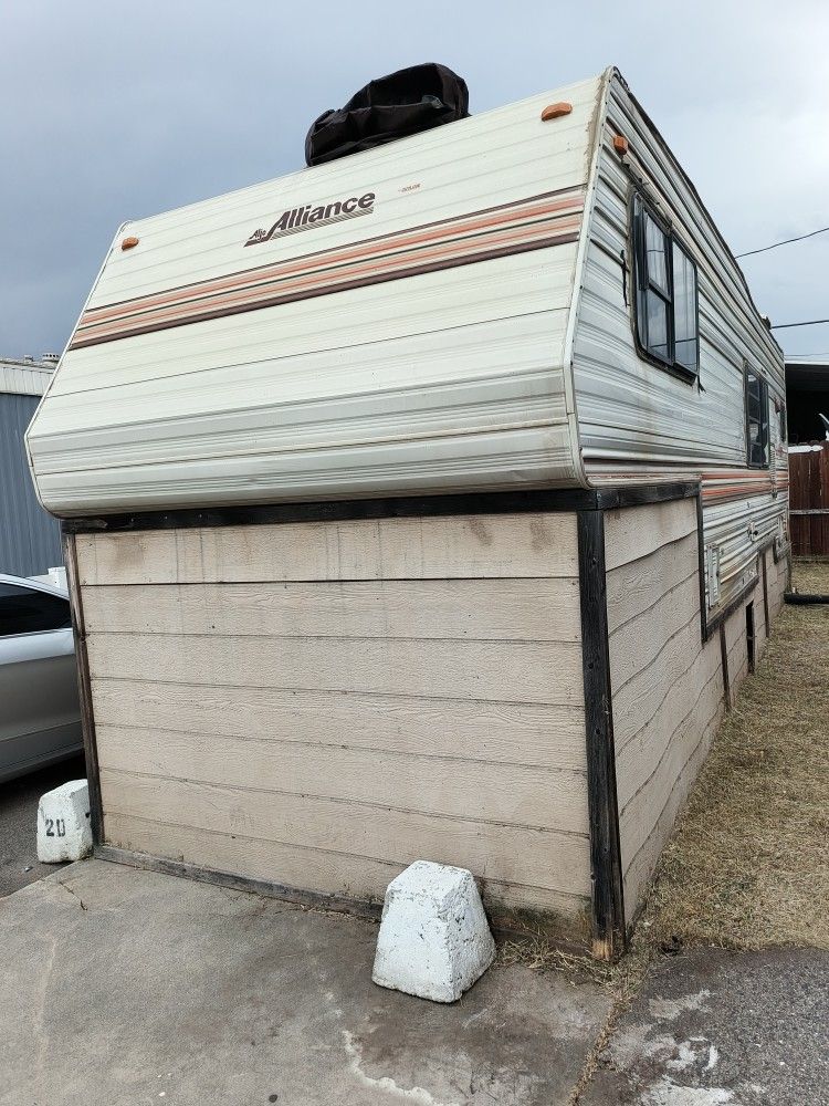 1989 Travel Trailer*