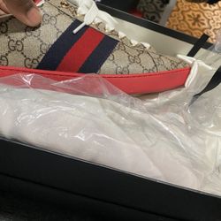 Gucci Size 44  10of10  Condition 