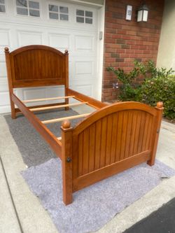 Ethan Allen Bedframe XL