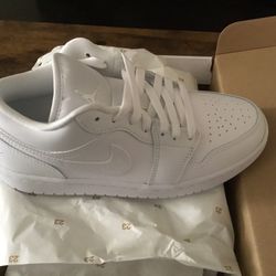 New Women’s Air Jordan 1 Low size 7.5