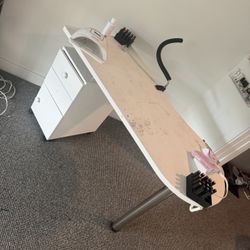 Nail Desk 