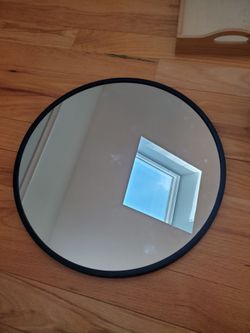 Round mirror