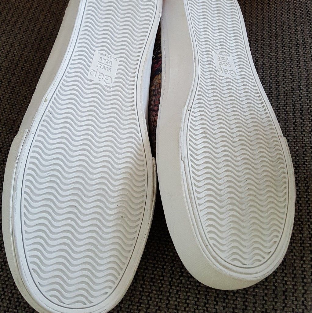 NEW Gap leathet slipon loafers size 6.