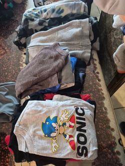 Boys close size 4 and 5 mostly size 5